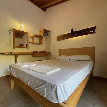 Pension Oasis Votsi  Екстериор снимка