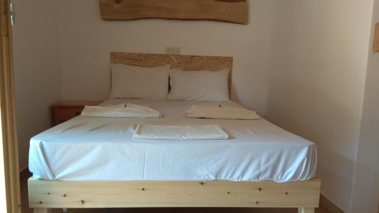 Pension Oasis Votsi  Екстериор снимка