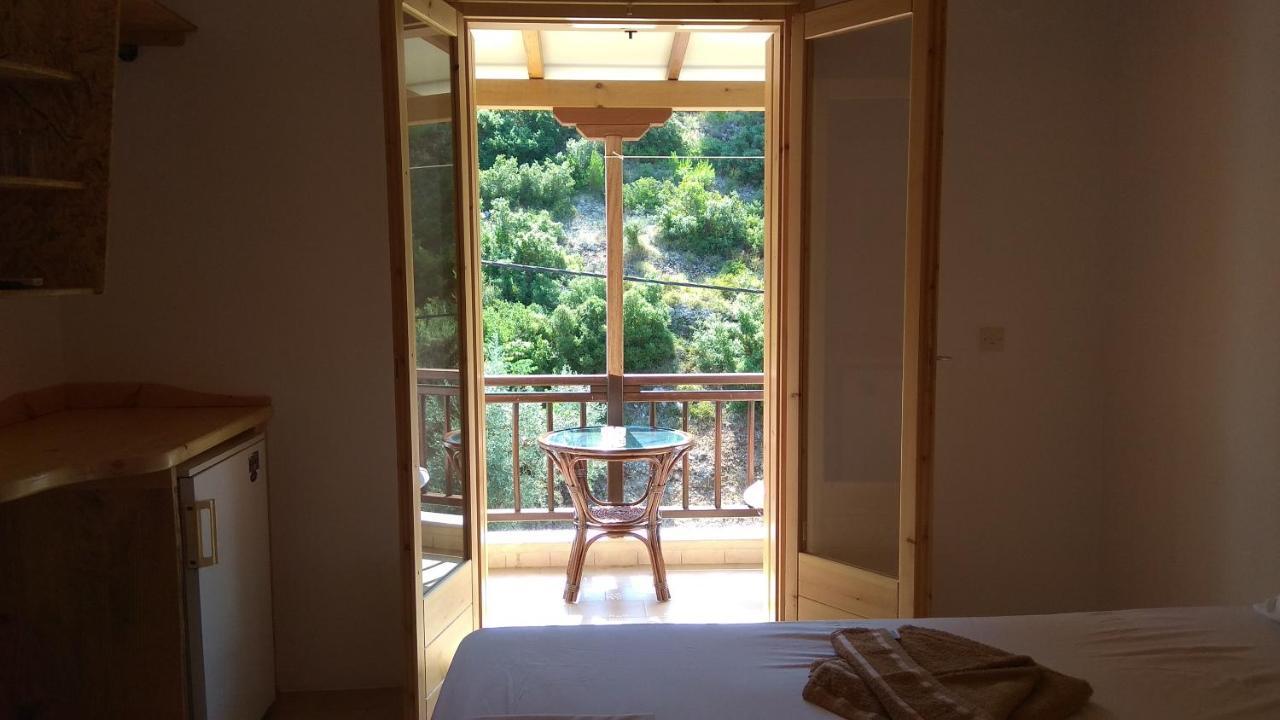 Pension Oasis Votsi  Екстериор снимка