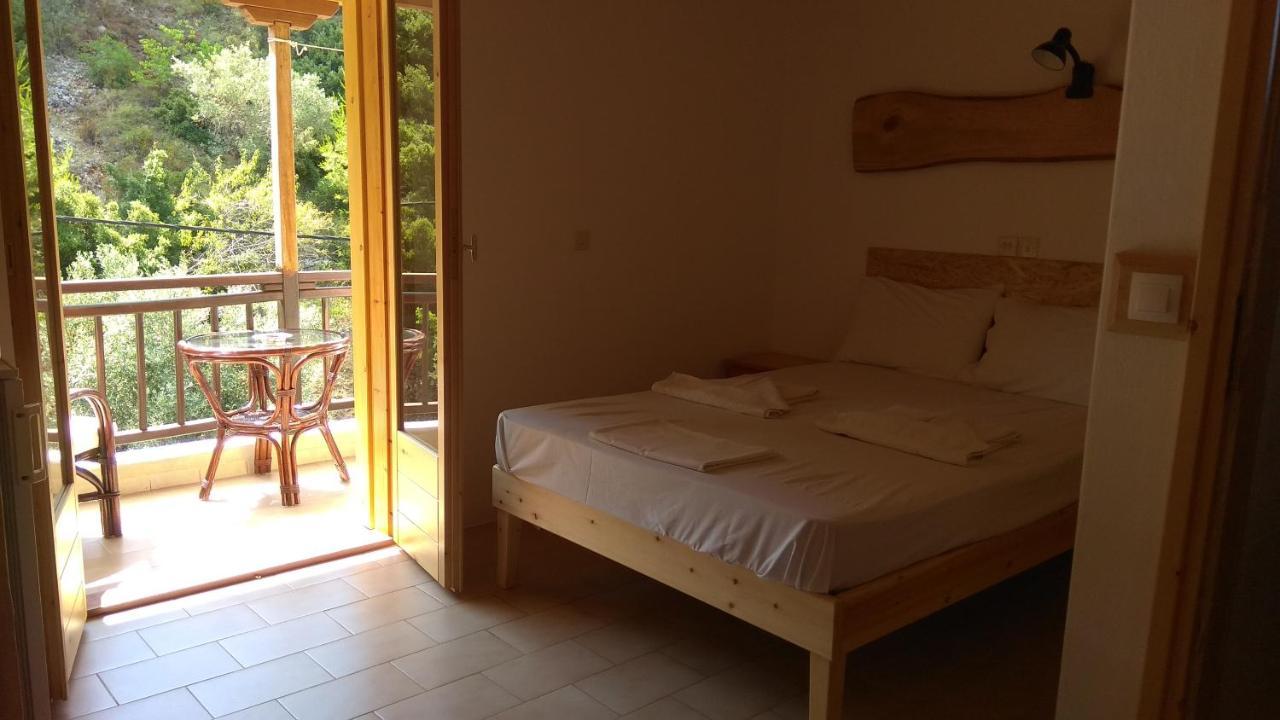 Pension Oasis Votsi  Екстериор снимка