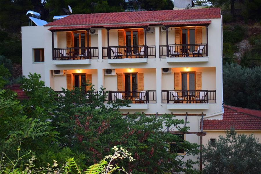 Pension Oasis Votsi  Екстериор снимка