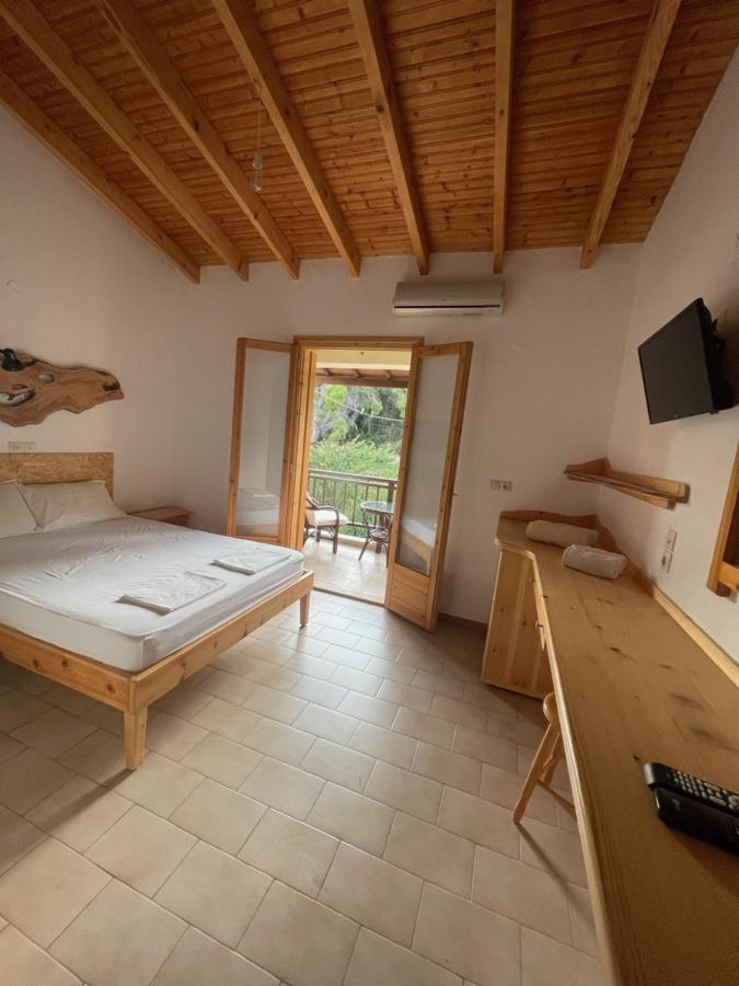 Pension Oasis Votsi  Екстериор снимка