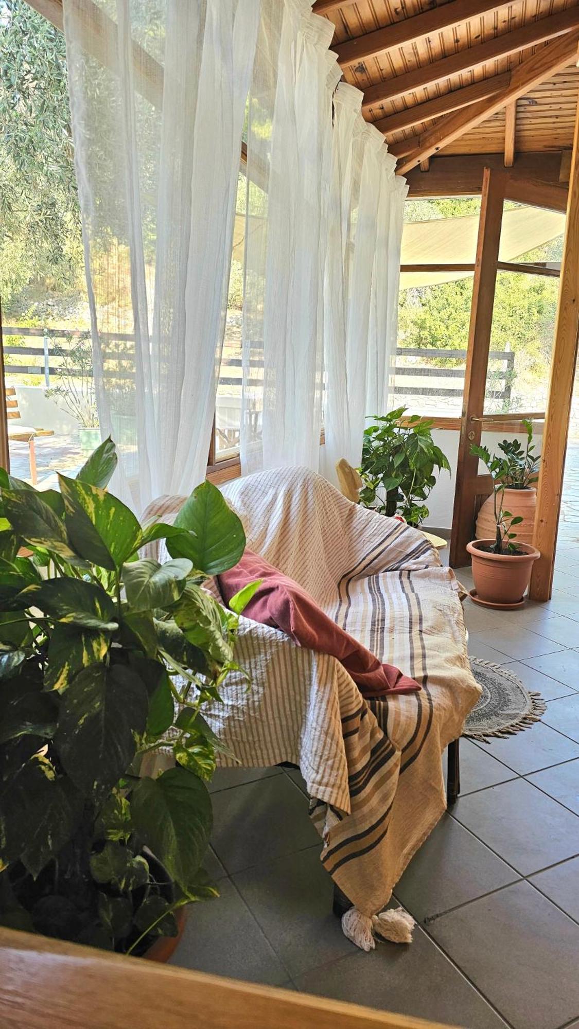 Pension Oasis Votsi  Екстериор снимка